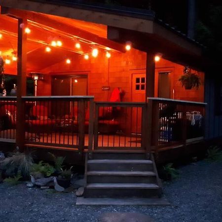 Cozy Corner Cottage Port Renfrew Eksteriør billede