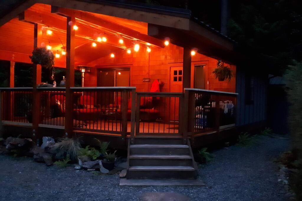 Cozy Corner Cottage Port Renfrew Eksteriør billede