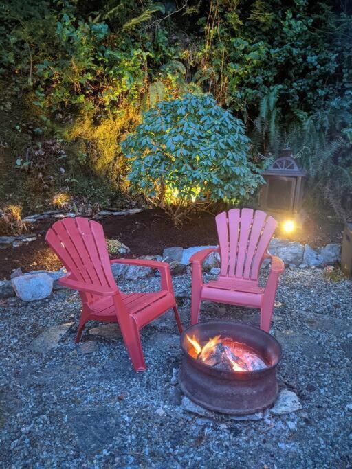 Cozy Corner Cottage Port Renfrew Eksteriør billede